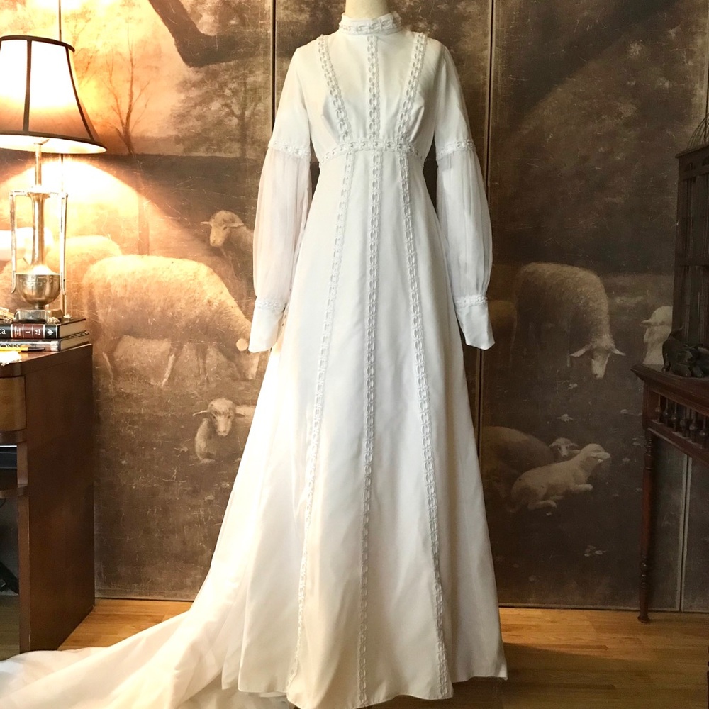 HOST PICK Stunning Vintage Wedding Gown